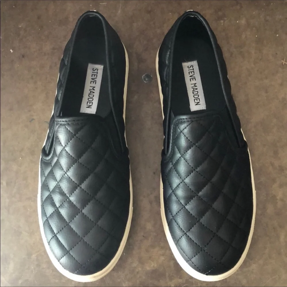BLACK LEATHER SLIP ON SHOES   7 1/2  7.5B QUILTED  SOFT SOLES  STEVE MADDEN - Picture 2 of 5